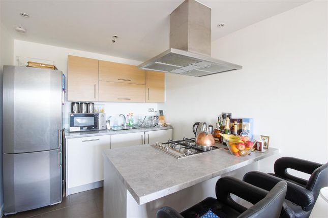 Flat for sale in Main Avenue, Cosmopolitan Court, Enfield
