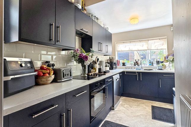 9 Convent Drive, Coalville photo 3