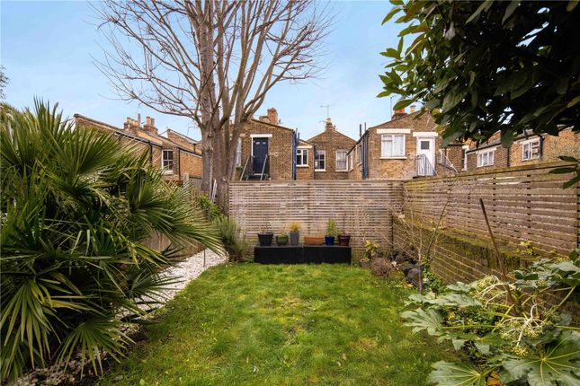 Flat for sale in Alloway Road, Bow, London