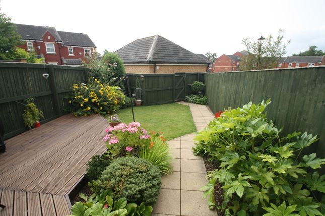 30, Mansion Gate, West Yorkshire photo 5