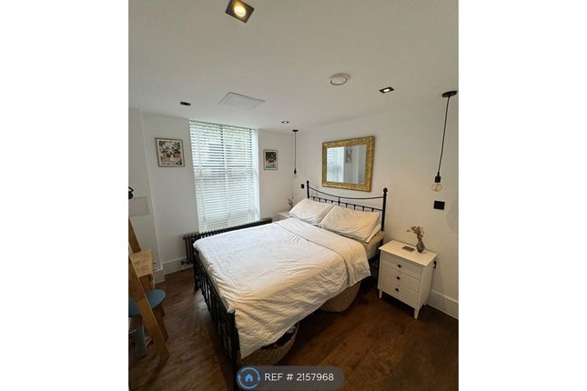 Thumbnail Flat to rent in Old Town, London