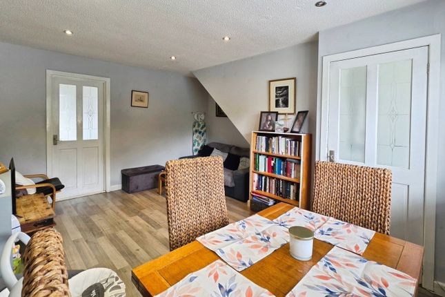 7, Westward Close, Bridgend photo 3