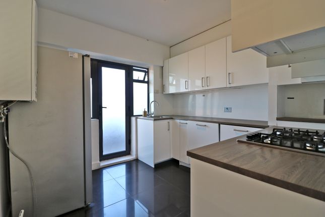 Flat 1, Victoria Court, Ealing photo 4