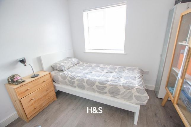 50 Ratcliffe Avenue - Bedroom 2..Jpg