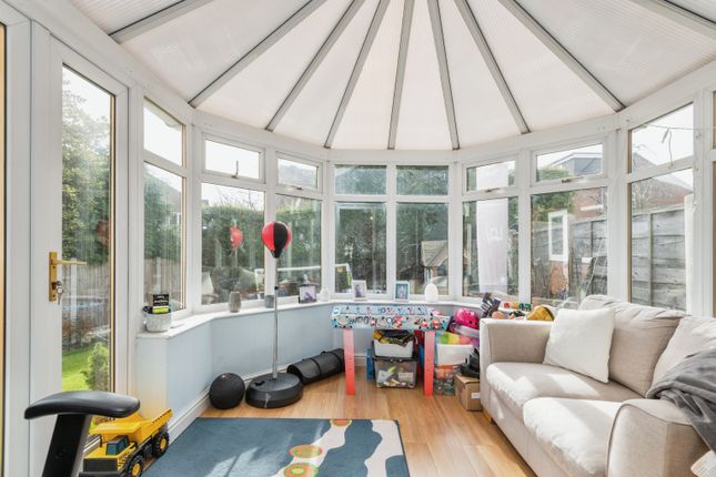 5, Hopefield Chase, Rothwell, Leeds photo 2