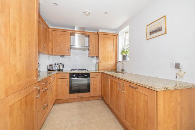 Flat 10, Elms Court, 46, New Dover Road, Kent photo 3