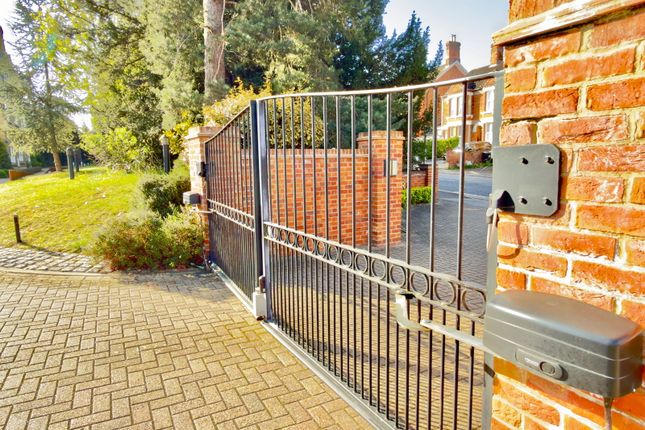 2,Flat 1, Sandy Court, Milton Keynes photo 4