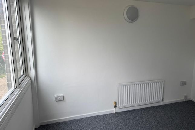 Room, 5, Northbrooks, Harlow photo 2