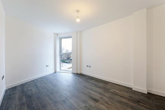 Flat to rent in Flat 1, Waterfall Road, Colliers Wood