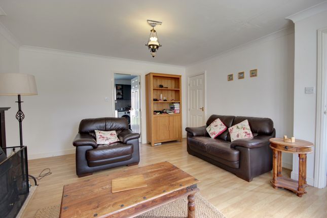 9, Berkshire Close, Beverley photo 2