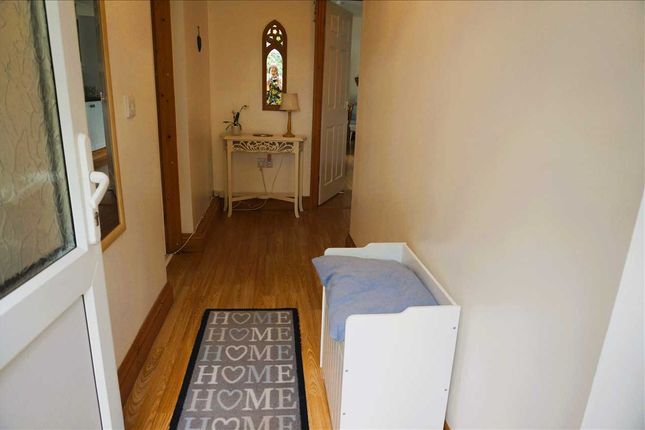 123, Carmarthen Road, CROSS HANDS, Llanelli photo 3
