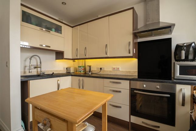 Flat 2 , 15, Woodville Road, Devon photo 4