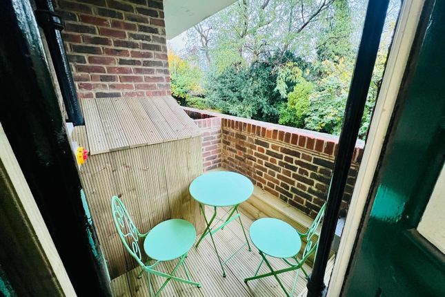 19, The Limes, Southfields photo 4