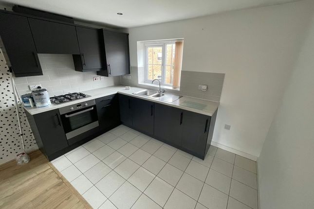 74 Ferridays Fields, Telford photo 2