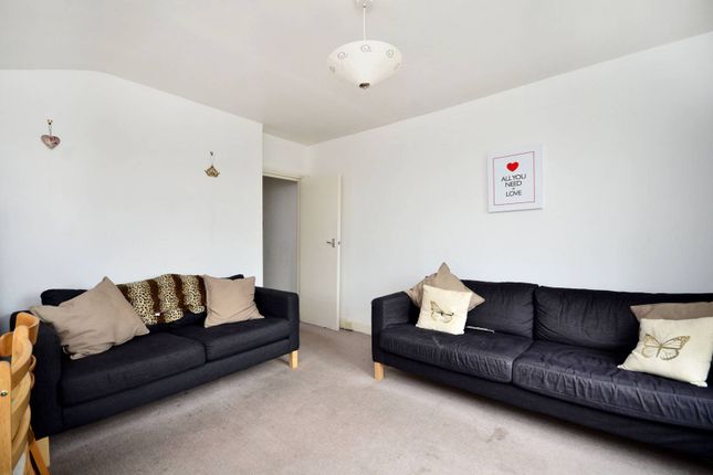 Flat to rent in Drakefield Road, Balham, London