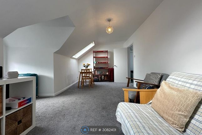 Gleneldon Road, London photo 4