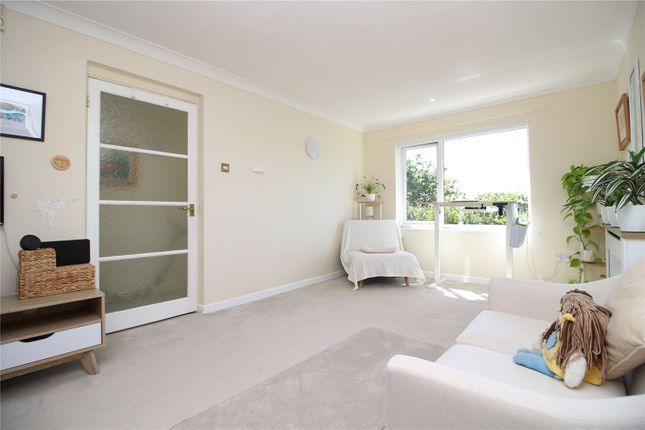 127, Eastlands, New Milton photo 3