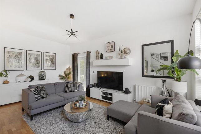 House J, Redwing Mews, Vaughan Road, London photo 3