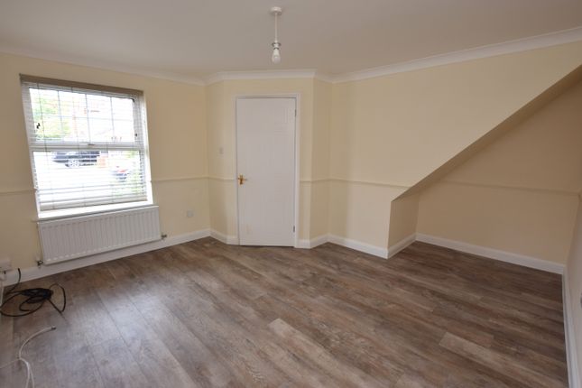 12, Lodge Close, Huntingdon photo 3