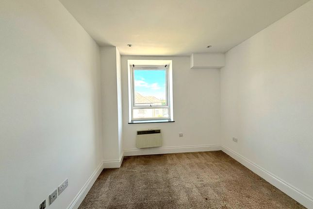 42, Aylesbury photo 3