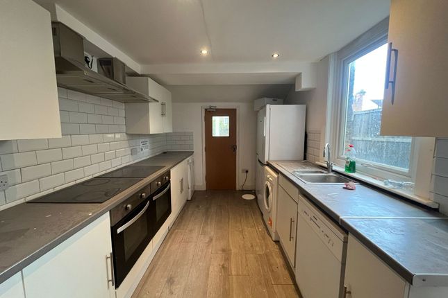 Room 1 55 Douglas Road, Maidstone photo 3