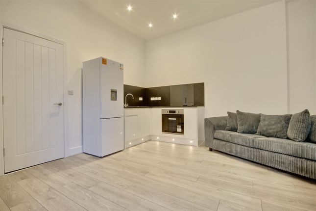 Thumbnail Flat to rent in St. Helens Parade, Southsea