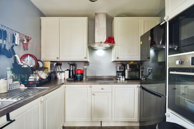 138, Dalrymple Close, London photo 5
