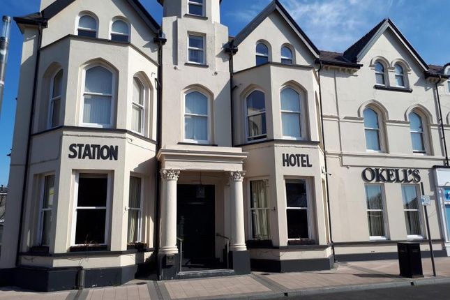 Flat to rent in Flat 5, Station Hotel, Station Rd IM9