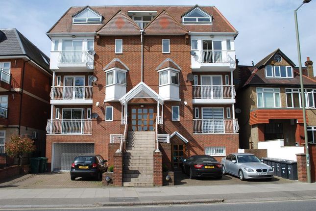 3-bed flat on Flat 6, Flat, Highview House, Queens Road, London NW4, London, £625,000