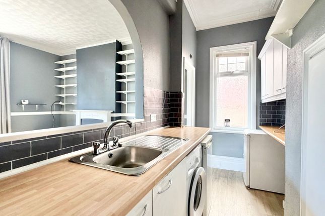 2, 33 Collington Avenue, East Sussex photo 3