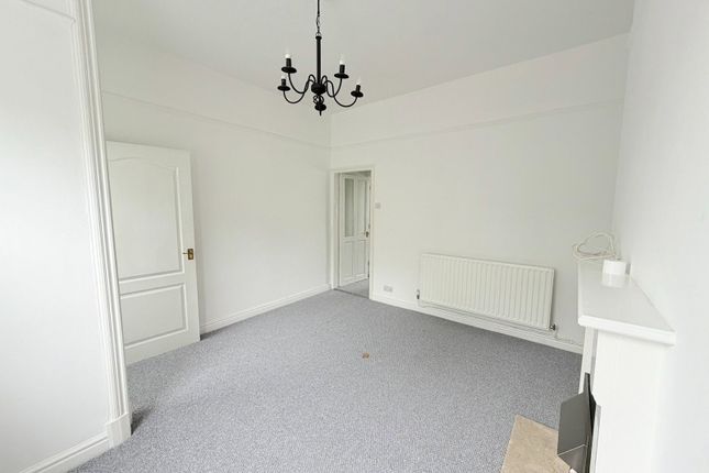 68, Stockport Road, Hyde photo 3