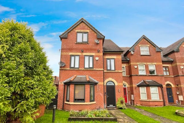 Town house for sale in Ash Lawns, Bolton
