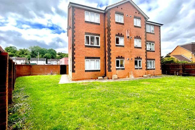 Thumbnail Flat for sale in Dunraven Avenue, Luton