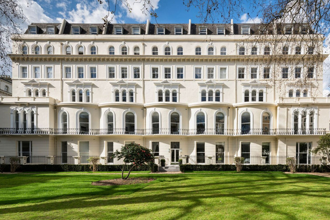 Flat to rent in Garden House, Kensington Garden Square, Bayswater, London