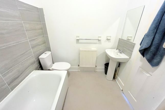 55, flat 4, Finchley Road, Westcliff-on-Sea photo 3