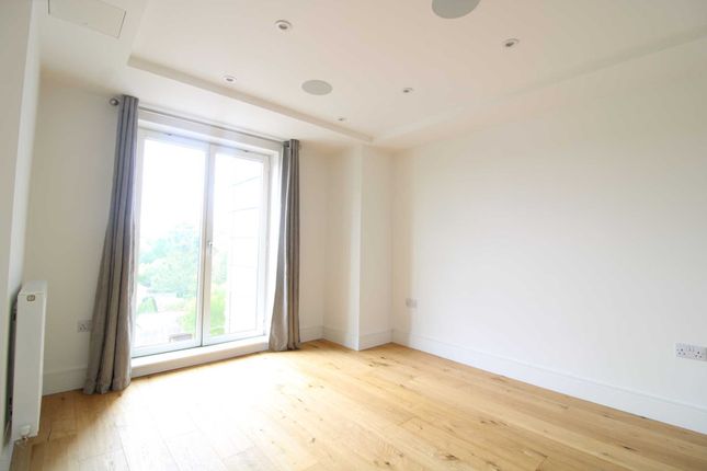 14 Checkline House, Darkes Lane, Potters Bar photo 4