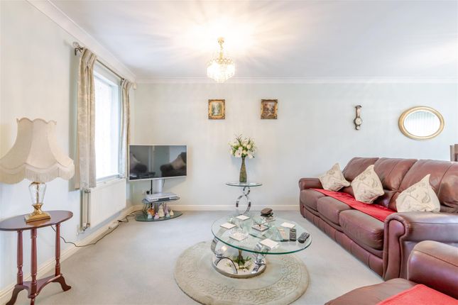 2, Woodside Close, Ruislip photo 3