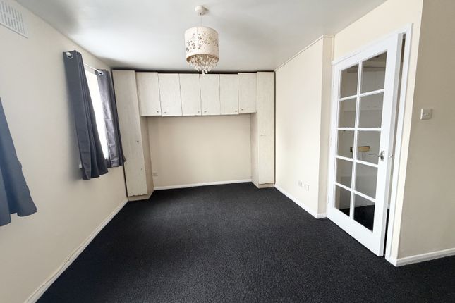 90, Dunnock Close, LONDON photo 4