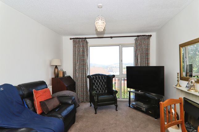 10, Bronrhiw Fach, Caerphilly photo 3