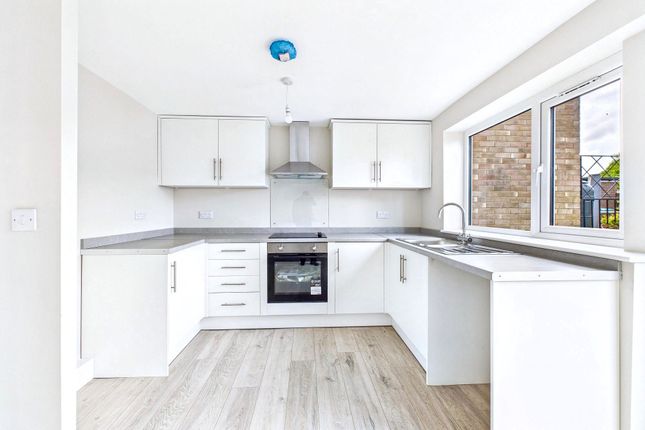 32, Benfield Close, Consett photo 4