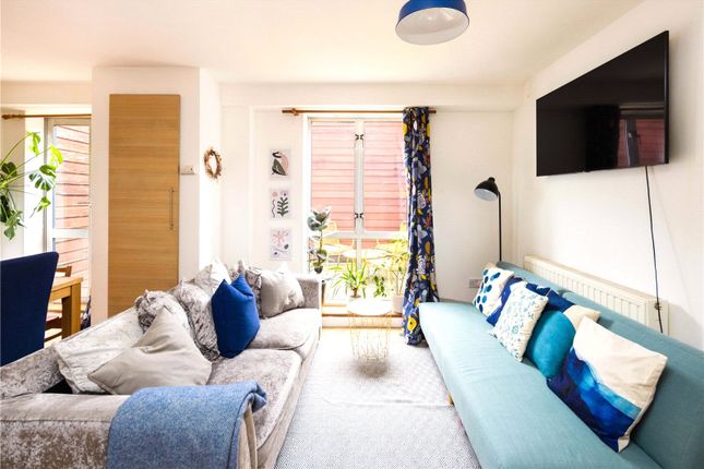 Flat 2, Portunus Building, 6, Gernon Road, London photo 2