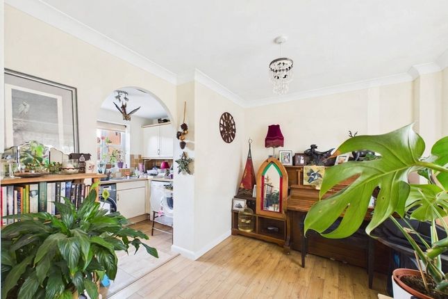 6 Redwing Close, Tewkesbury photo 4