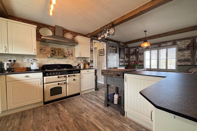 Oaklands Kitchen.Jpg