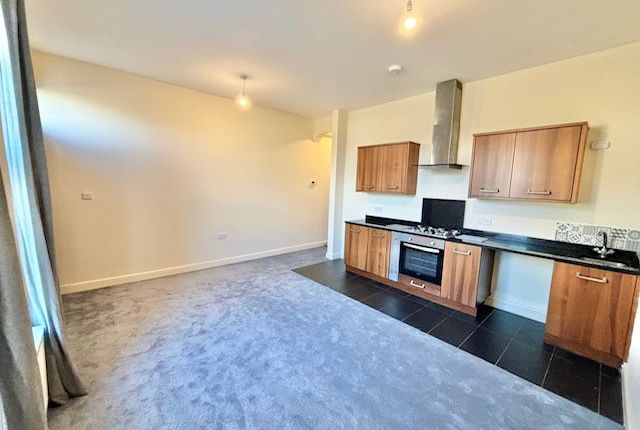 114, Elland photo 2