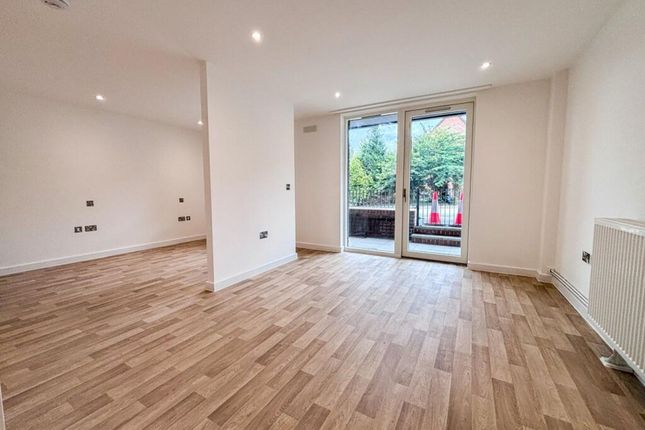 66 Rowe Court Grovelands Road, Reading photo 2