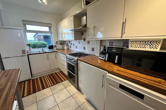 229, Heywood Old Road, Middleton photo 4