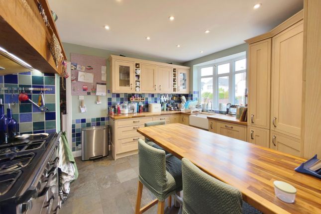 11, Harvey Road, West Sussex photo 4