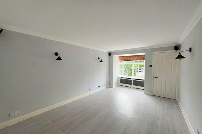 15, Diane Walk, Aylesbury photo 2