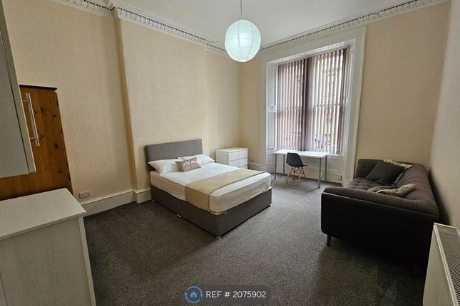 Flat to rent in West End Park Street, Glasgow