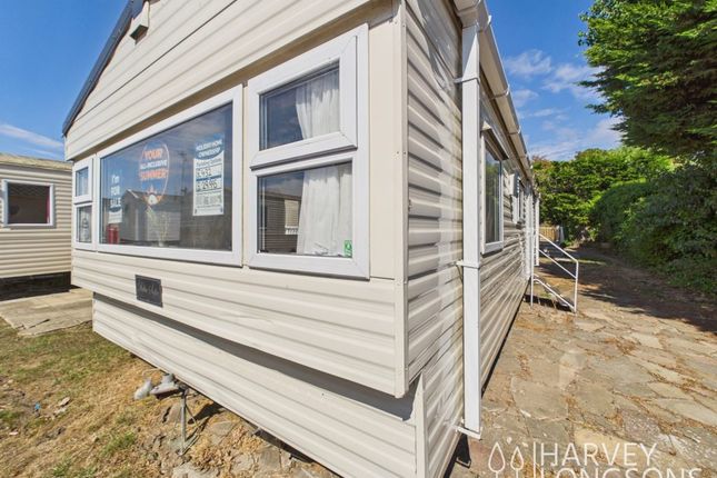 2-bed caravan on Felixstowe Beach Holiday Park, Walton Avenue, Felixstowe, £28,500